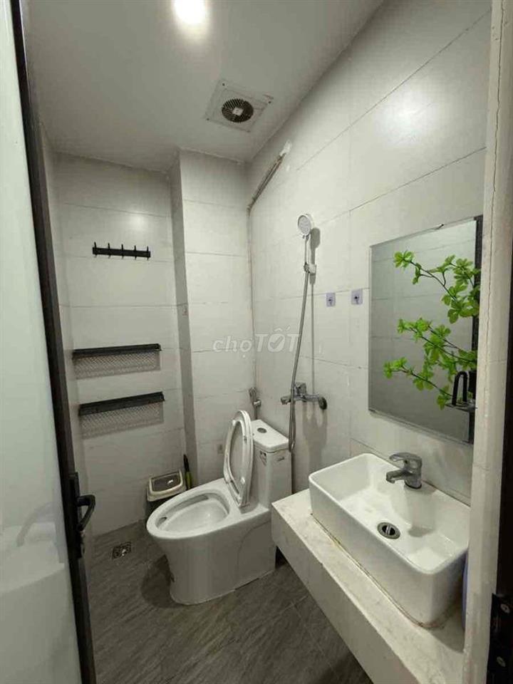 Hiếm bán nhanh CCMN 50m -2 ngủ 1vs , cách 1 nhà ra ô tô , full nthaat