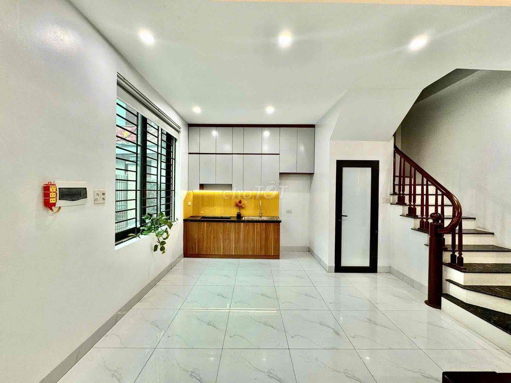 Hiếm . Nhà Giáp Nhị ngõ thông kinh doanh , gần chợ phù hợp tóc nail mi