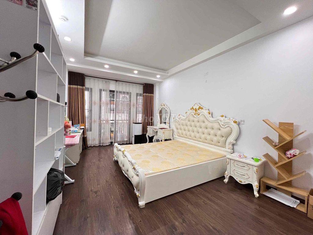 Cho thuê nhà Đền Lừ ô tô đỗ cửa kinh doanh mọi loại hình , 3 bước ra h