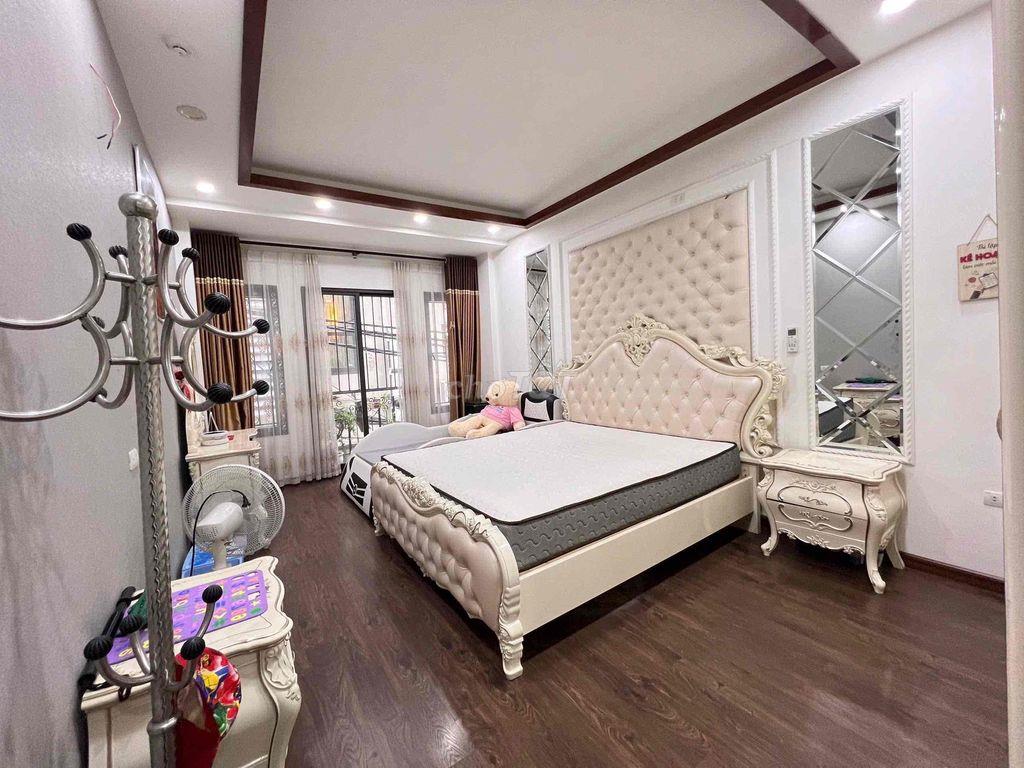 Cho thuê nhà Đền Lừ ô tô đỗ cửa kinh doanh mọi loại hình , 3 bước ra h