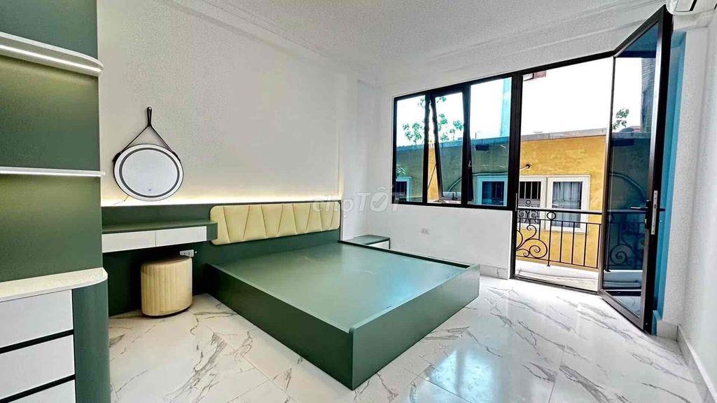 Bán gấp nhà Đại La , lô góc ,dân xây,thoáng 35M gaanf phố gần Bách Kin