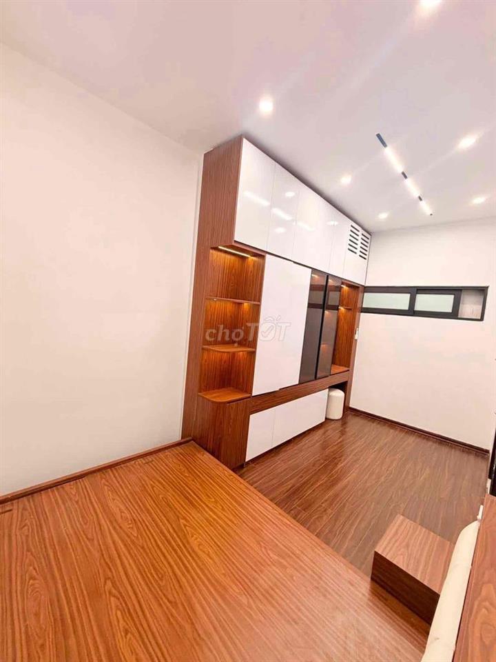 Bán nhà Bạch Mai cách phố 5m - dt 25m -5 tầng -3 ngủ .Gần Bách Kinh Xa
