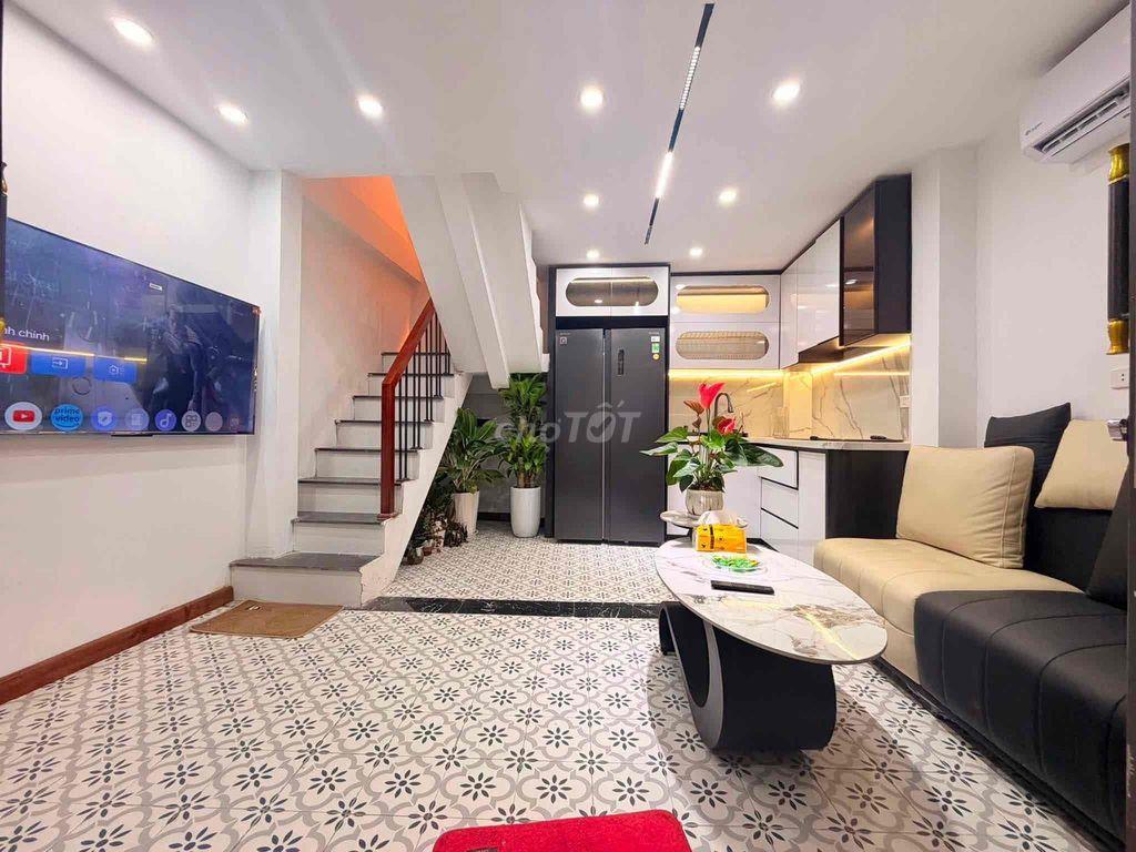 Bán nhà Bạch Mai cách phố 5m - dt 25m -5 tầng -3 ngủ .Gần Bách Kinh Xa