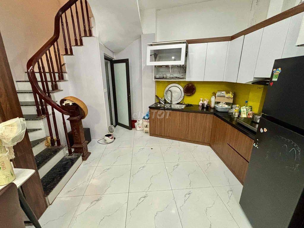 Rẻ quá .Trần Khát Chân 45m , lô góc 4 ngủ thoáng sáng  có chỗ để xe