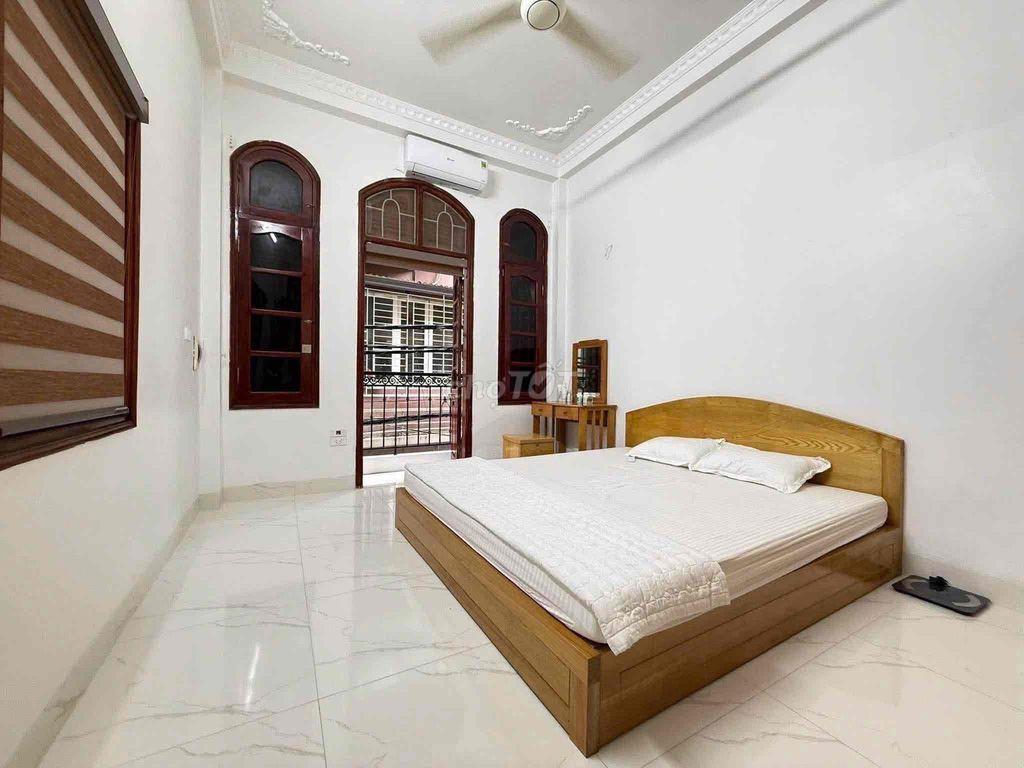 Hoàng Mai 40m ra ô tô tránh, ngõ thông, dân xây 46m2, sổ đẹp, ko quy h