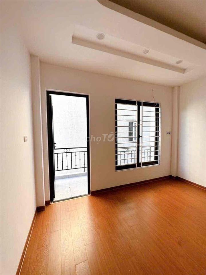 Bán nhà Trương Định 40m- cách bãi xe tô 30m ,bán kính 500m đủ tiện ich