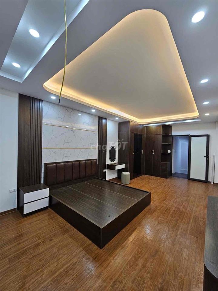 Bán nhà Trương Định 40m- cách bãi xe tô 30m ,bán kính 500m đủ tiện ich