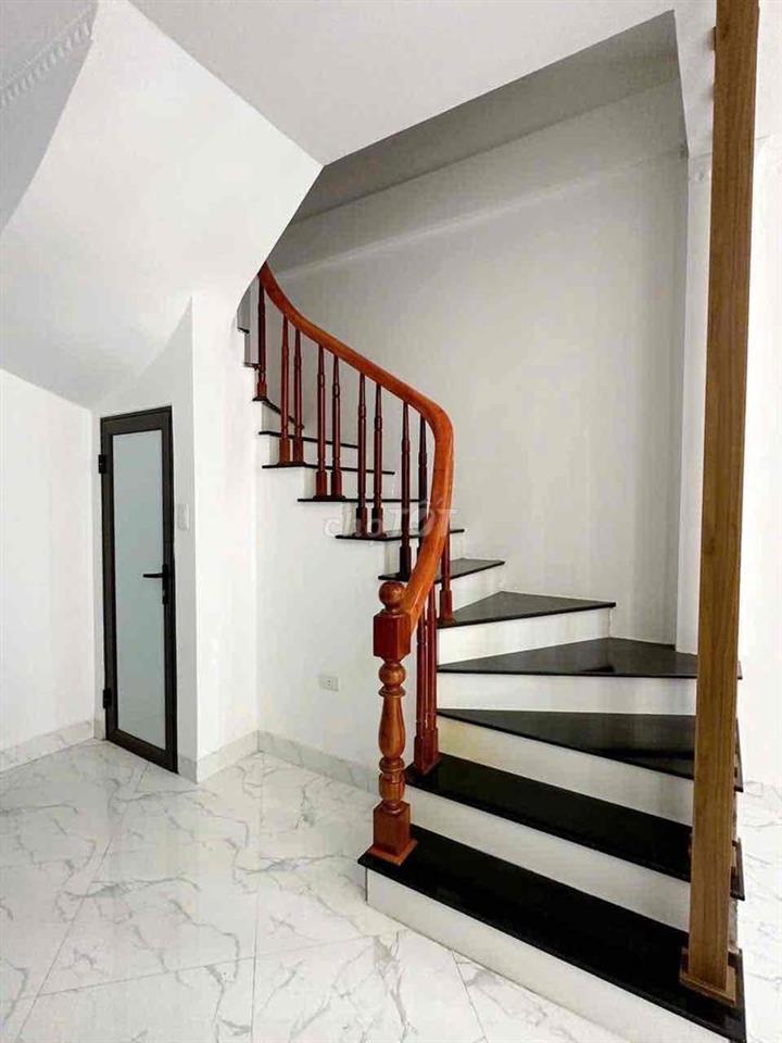 Bán nhà Trương Định 40m- cách bãi xe tô 30m ,bán kính 500m đủ tiện ich