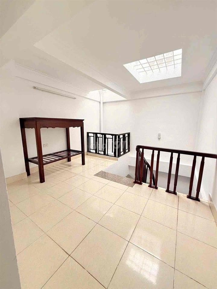 Rẻ Điên. Giáp Nhị lô góc ngõ thông kinh doanh 35m -3 ngủ , ba gác phi