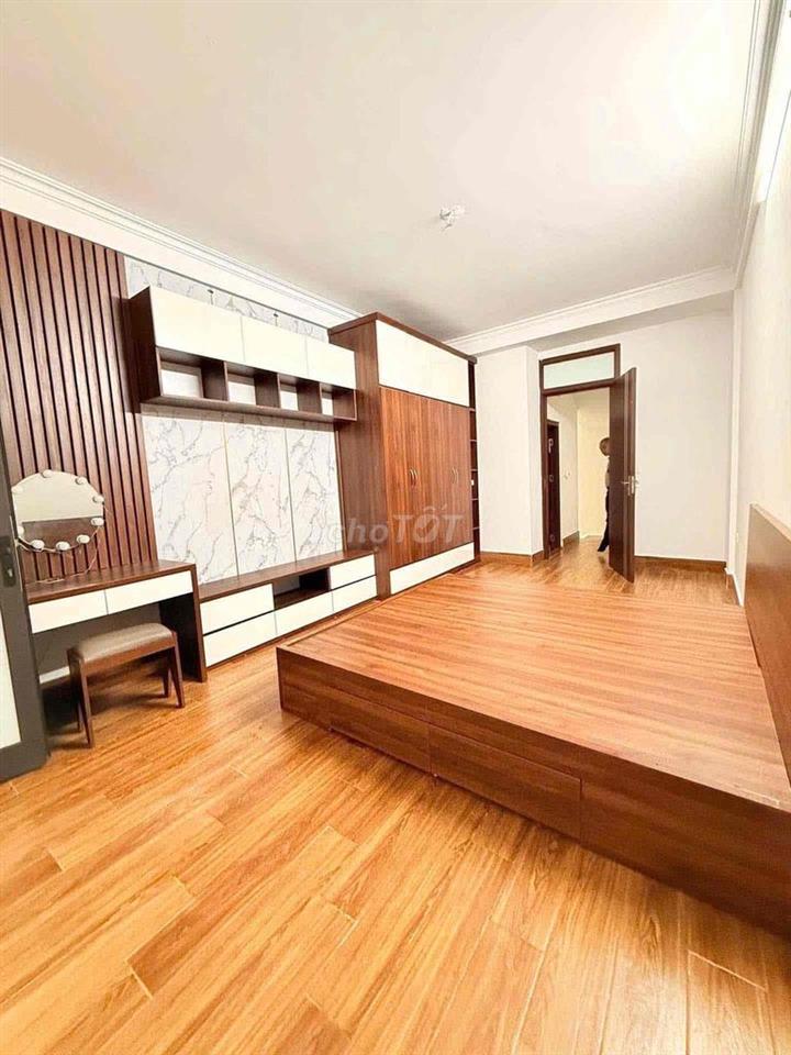 Rẻ Điên. Giáp Nhị lô góc ngõ thông kinh doanh 35m -3 ngủ , ba gác phi