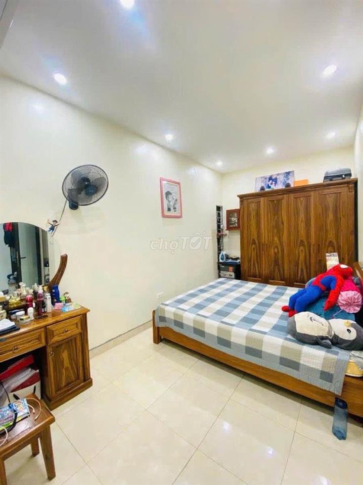 Cần Bán Nhà Phố Đại La, Hai Bà Trưng 35m2, 5 tầng, sổ đỏ chỉ hơn 7 tỷ