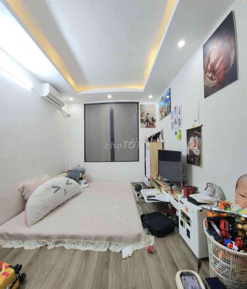 Bán Nhà Tân Mai, Hoàng Mai 27m2,5 tầng,sổ đỏ CC,nội thất chỉ hơn 6 tỷ