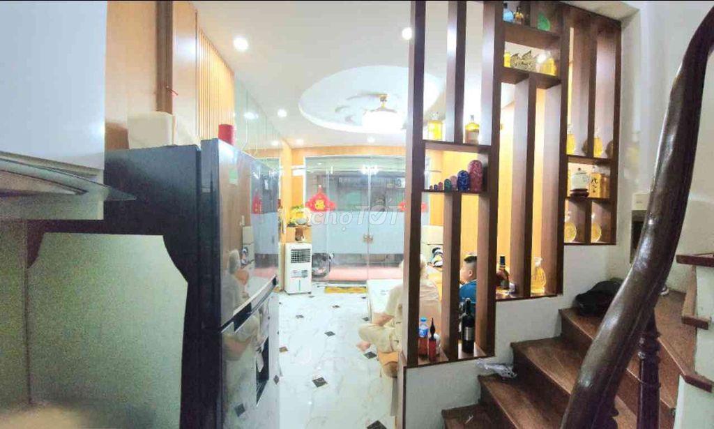 Bán Nhà Tân Mai, Hoàng Mai 27m2,5 tầng,sổ đỏ CC,nội thất chỉ hơn 6 tỷ