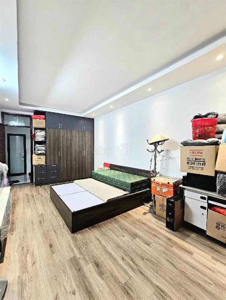 Bán nhà phố Tân Mai, Hoàng Mai  42m2, 5 tầng, sổ đỏ cc, chỉ hơn 8 tỷ