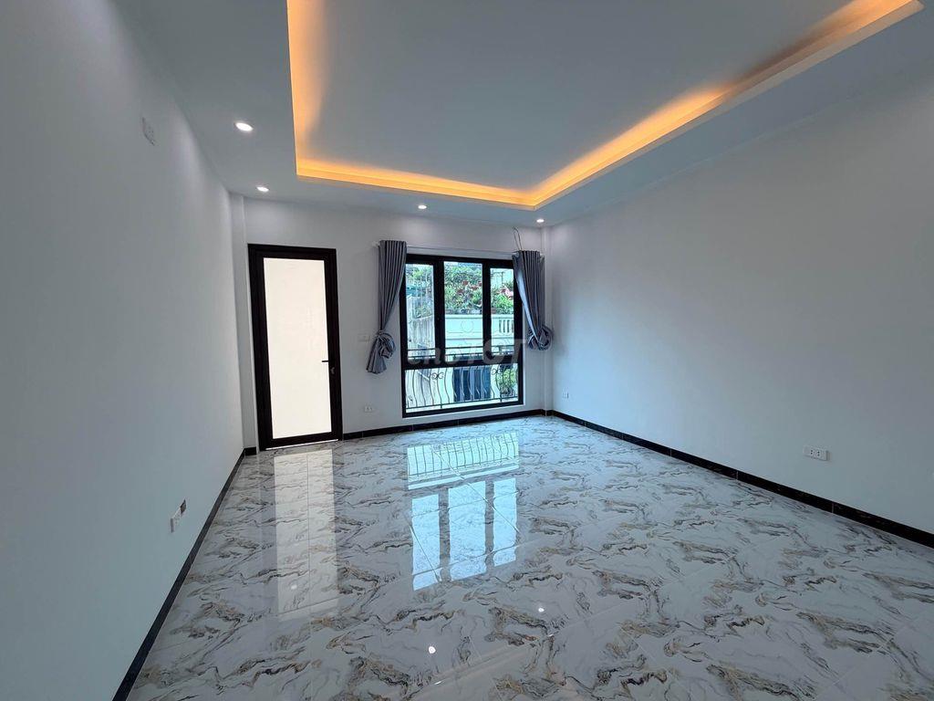 Bán nhà Minh Khai mới 33m2, 5 tầng thang máy, 3 ngủ , sổ đỏ chỉ 7,3tỷ