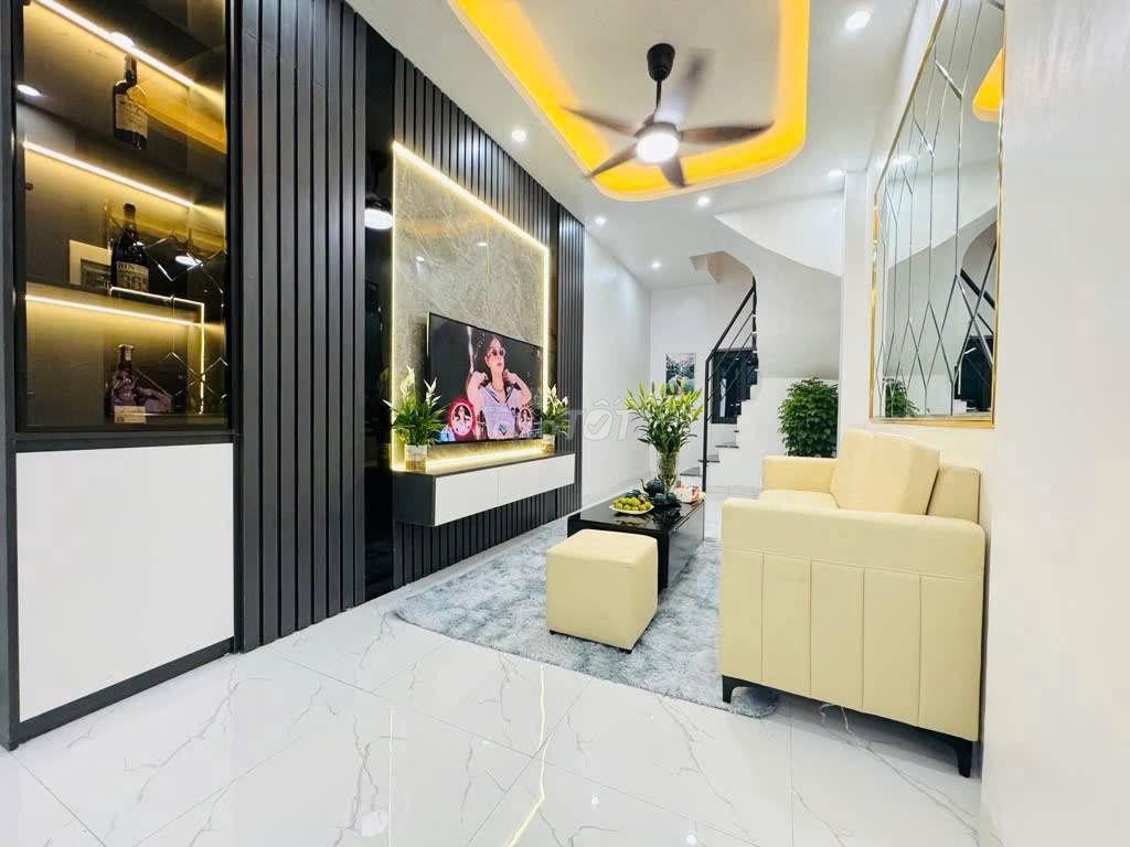 Bán Nhà Hoàng Mai 30m2, 4 tầng, 3 ngủ, full nội thất, SĐCC chỉ 6,68 tỷ