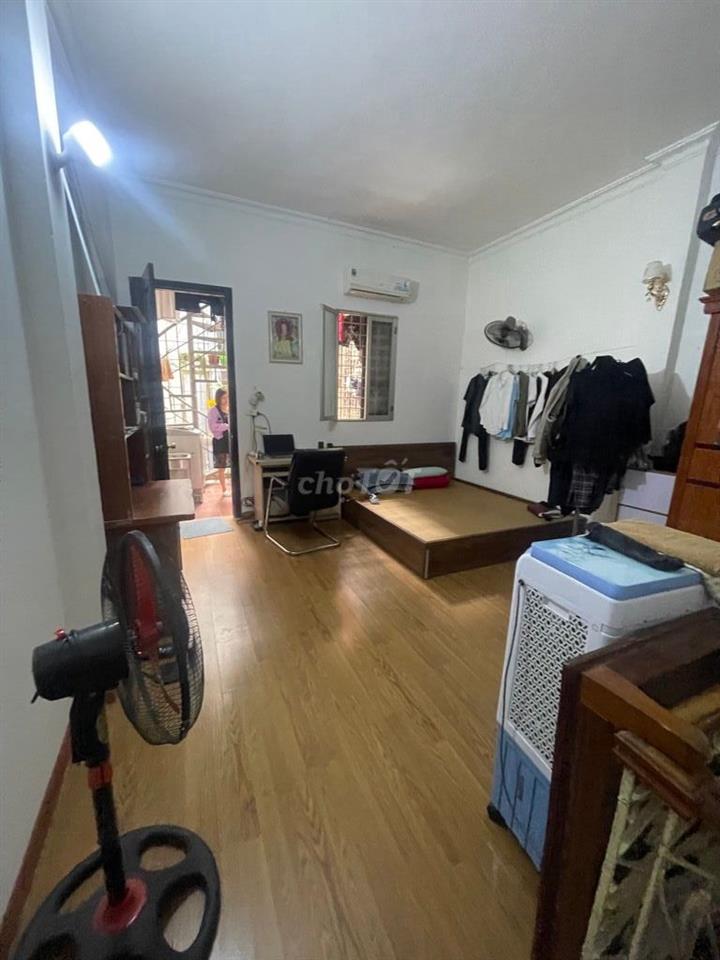 Bán nhà Giải Phóng, Ngã Tư Vọng 30,8m2 4 tầng 10m, sổ đỏ CC chỉ 6,2 tỷ