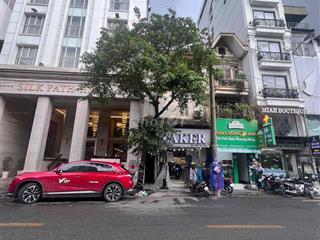 Cần bán 2 toà nhà cao ốc văn phòng mặt phố Đại Cồ Việt, Hà Nội