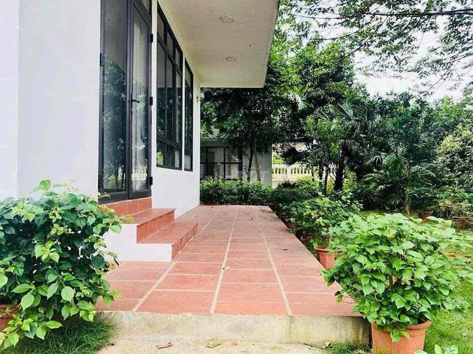 Chính chủ Bán biệt thự Sunset Villas view hồ, căn C103, DT 340m2, giá
