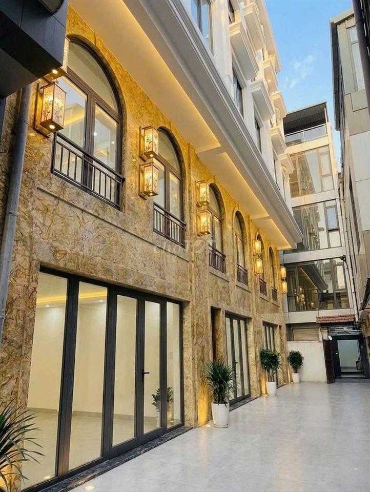 cần bán nhanh tòa dịch vụ dòng tiền quận Hai bà Trưng.