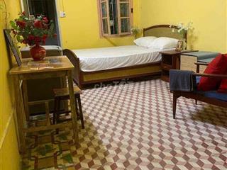 nhà trong ngõ 50 Hàng Chuối yẻn tĩnh , dân trí cao, an ninh tốt.