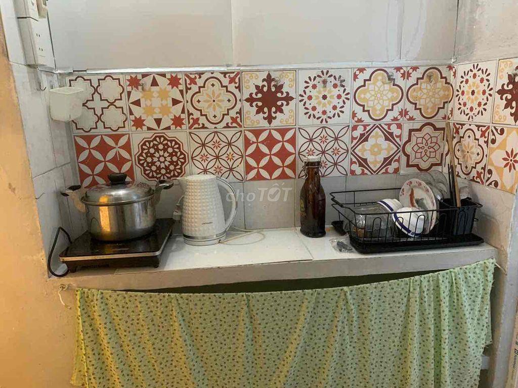 nhà trong ngõ 50 Hàng Chuối yẻn tĩnh , dân trí cao, an ninh tốt.