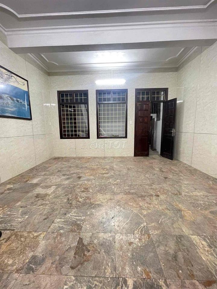 CHO THUÊ NHÀ Ô TÔ CÓ SÂN 65m2 TRƯỜNG CHINH 21tr