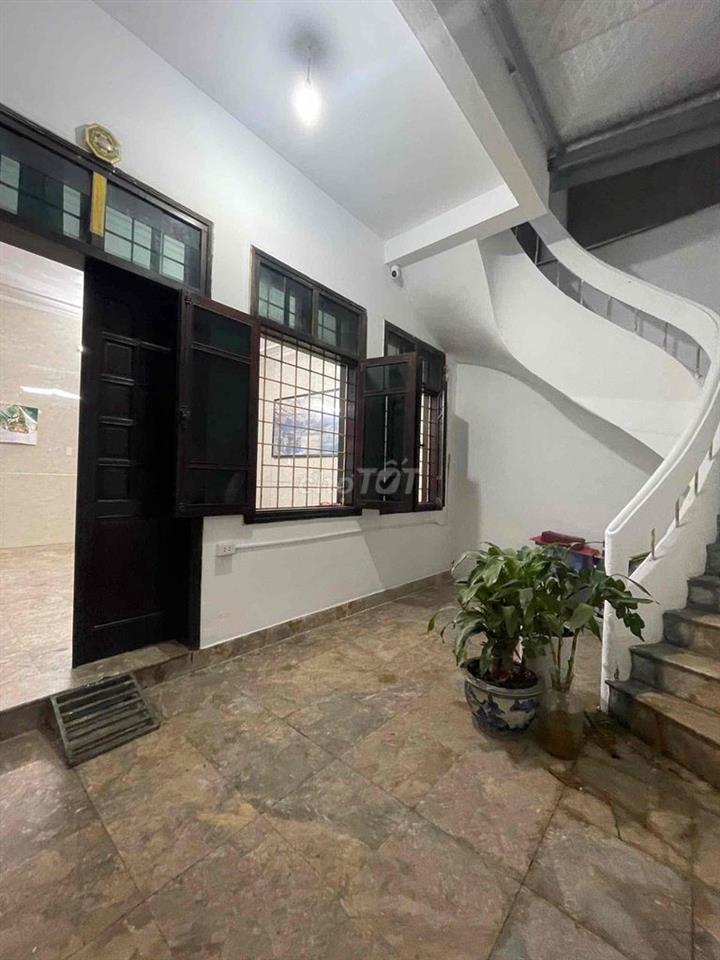 CHO THUÊ NHÀ Ô TÔ CÓ SÂN 65m2 TRƯỜNG CHINH 21tr