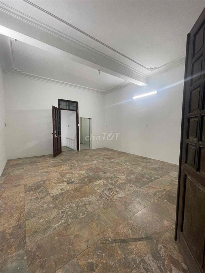 CHO THUÊ NHÀ Ô TÔ CÓ SÂN 65m2 TRƯỜNG CHINH 21tr