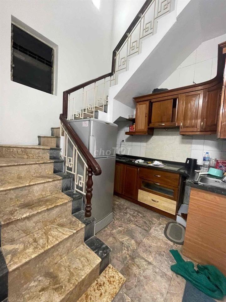 CHO THUÊ NHÀ Ô TÔ CÓ SÂN 65m2 TRƯỜNG CHINH 21tr