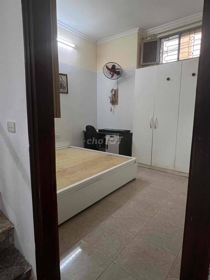 Cho thuê nhà nguyên căn, 2 mặt ngõ, rộng thoáng.