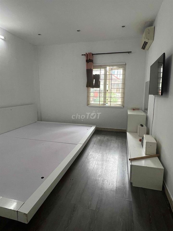 Cho thuê nhà nguyên căn, 2 mặt ngõ, rộng thoáng.