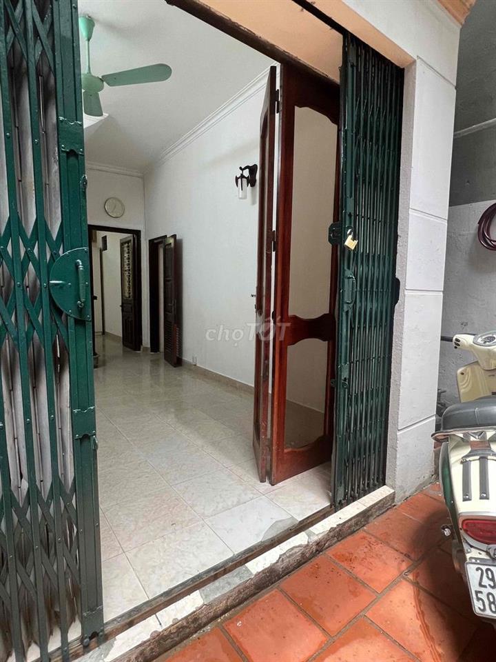 Cho thuê nhà nguyên căn, 2 mặt ngõ, rộng thoáng.