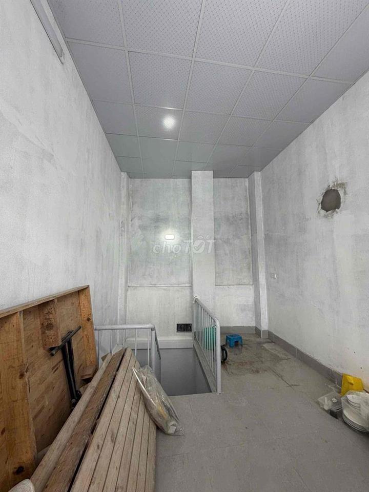 Cho thuê nhà 5 tầng