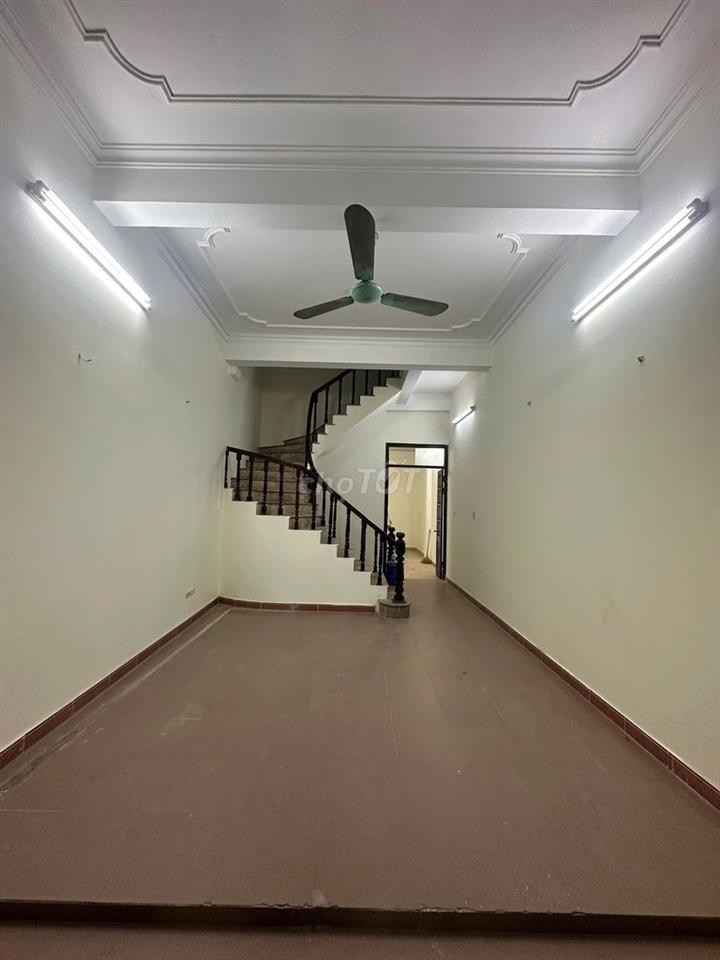 Nhà Trần Đại Nghĩa, ngõ oto, dt 65m2, 3 tầng