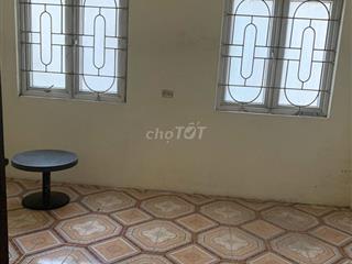 Chính chủ cho thuê nhà 4 tầng 2 ngủ, điện nước giá nhà nước , lâu dài