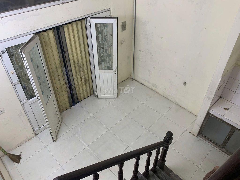 Chính chủ cho thuê nhà 4 tầng 2 ngủ, điện nước giá nhà nước , lâu dài
