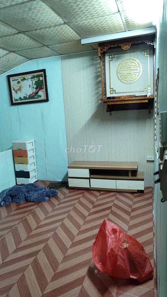 cho thuê phòng trên tầng 3 có cầu thang riêng thoáng mát