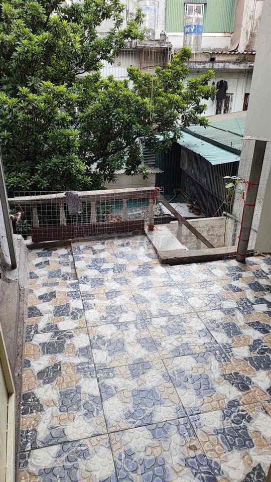 cho thuê phòng trên tầng 3 có cầu thang riêng thoáng mát