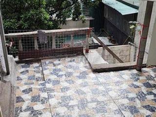 cho thuê phòng trên tầng 3 có cầu thang riêng thoáng mát