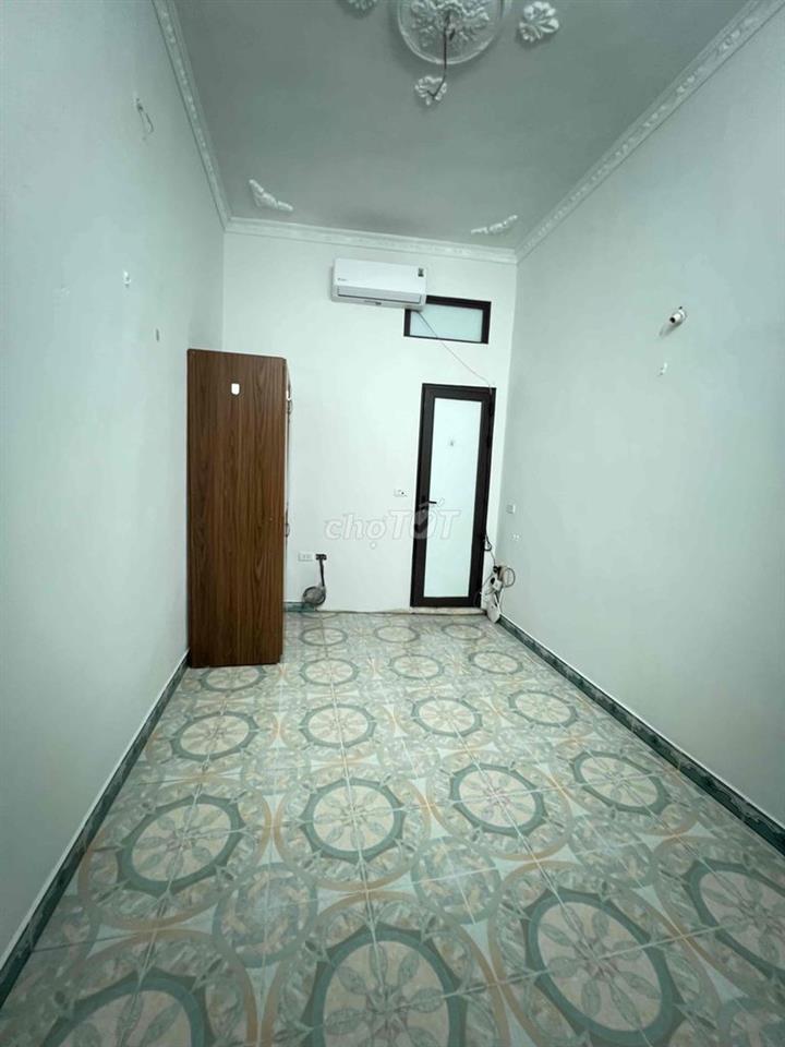 Cho thuê nhà nguyên căn dt 20mx4t - giá 9tr 3ngủ 3vs điện nước giá dân