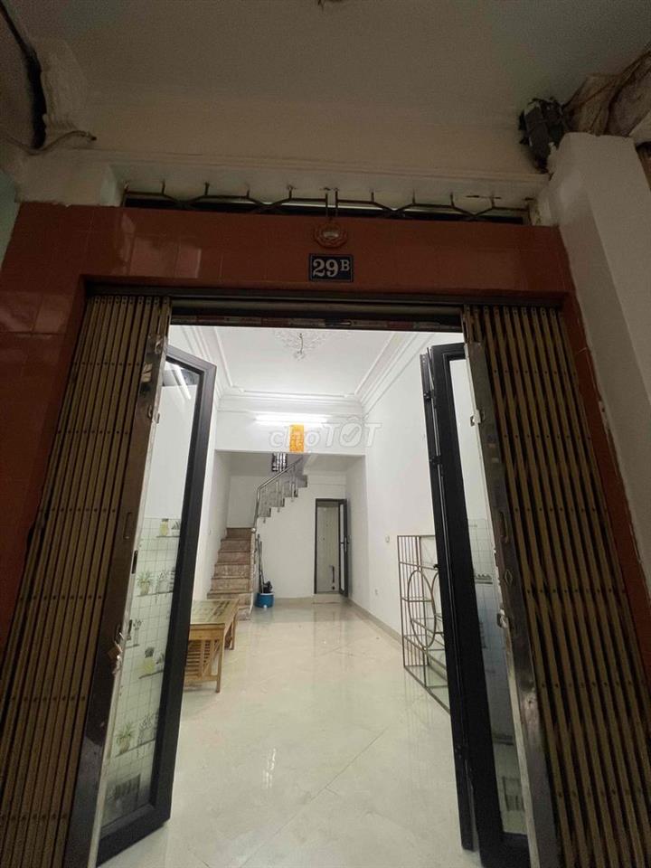 Cho thuê nhà nguyên căn dt 20mx4t - giá 9tr 3ngủ 3vs điện nước giá dân