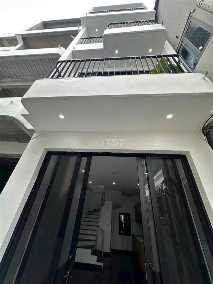 hơn 3 tỷ nhà xây mới tại Đông La, gần ngay kđt Đô Nghĩa, ĐH FENIKa