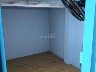 cho nam thuê phòng trọ, nhà 5 tầng mới xây, khép kín.