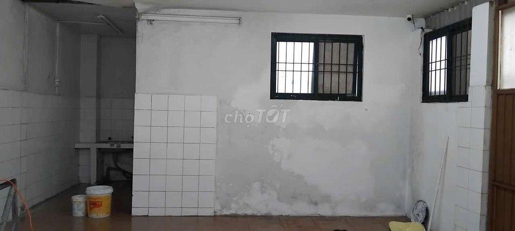 Cho thuê nhà 2 tầng tại khu tập thể 16A Phố Lý Nam Đế -