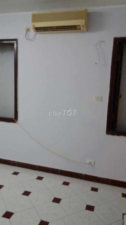 Cho thuê nhà 4 tầng, sát mặt phố Trần Quốc Toản