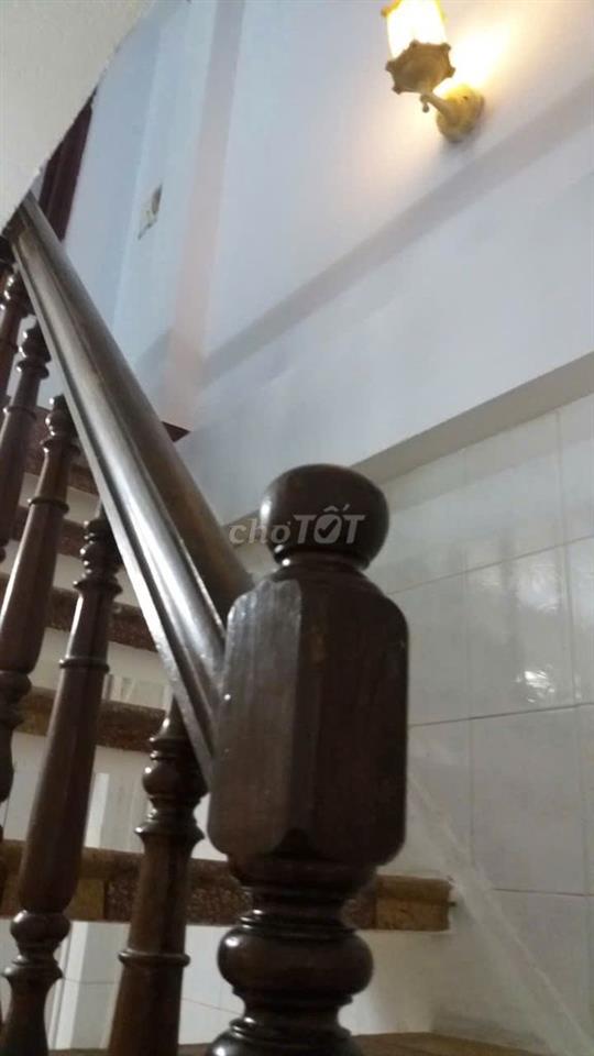 Cho thuê nhà 4 tầng, sát mặt phố Trần Quốc Toản