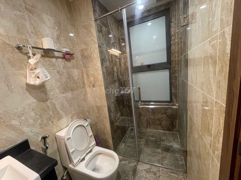 Cho thuê CHCC Sky Central 176 Định Công mặt đường 2.5