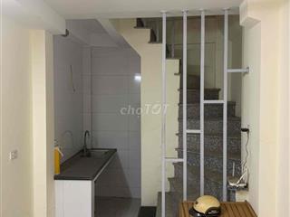 nhà 3 tầng ,1 tum