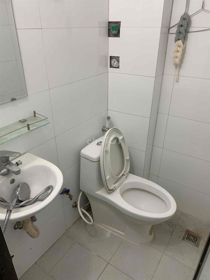 nhà 3 tầng ,1 tum